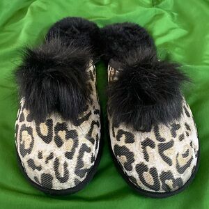 NWOT Farylrobin Leopard Luxe Slippers